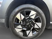 Hyundai Kona 1.6 GDI HEV Premium Sky | 1e Eigenaar | Panoramadak | Stoelkoeling/Verwarming | Elektr. Achterklep | Dodehoek detectie | 360 Camera | Fabrieksgarantie! |