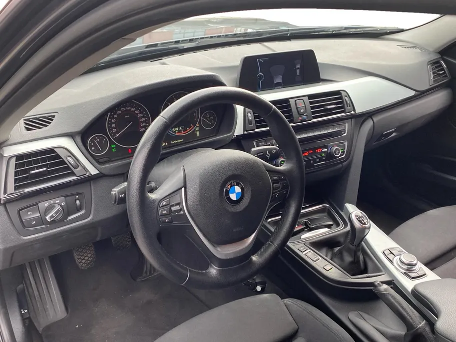 BMW 3 Serie Touring 316i Executive Sport NL Auto | unieke km.stand | navigatie | lm velgen | cruise | etc.
