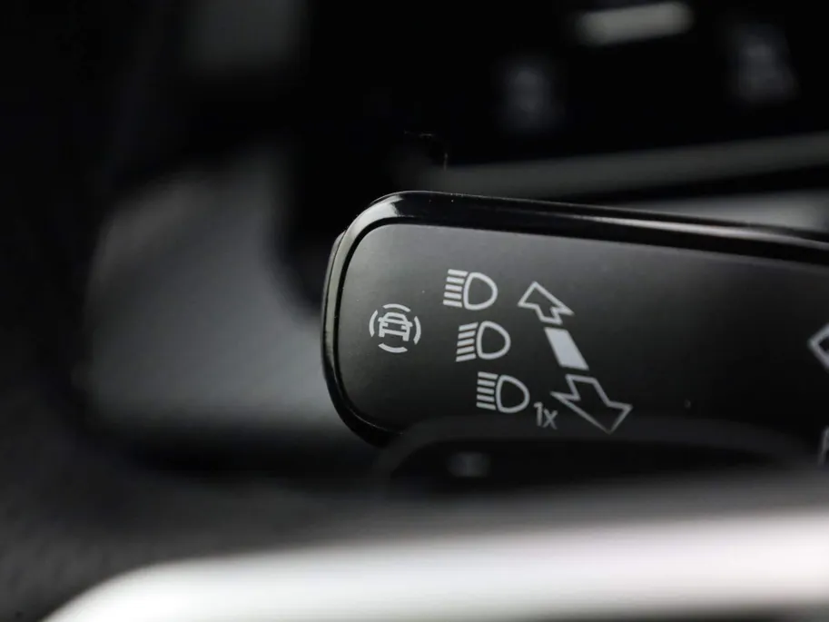 Volkswagen Golf 1.5eTSI/130PK DSG R-Line · Panoramadak · Apple/Android Car Play · Stoel & Stuurverwarming · Navigatie