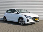 Hyundai i20 1.2 MPI Comfort | BTW Auto | Stuur-/stoelverwarming | Camera | Navi | Apple Carplay | Android Auto | Cruise | 16' LM | All seasons | Airco |