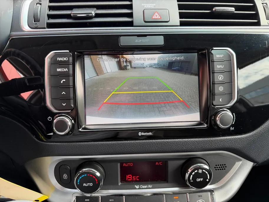 Kia Rio 1.2 CVVT ExecutiveLine Navigatie| Stoel verwarming| Camera| Lichtmetalen velgen| donker getint glas| Climate Control