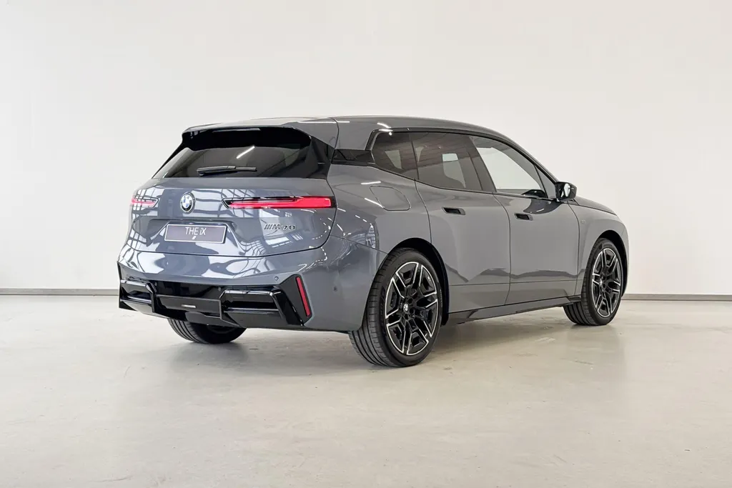 BMW iX xDrive M70