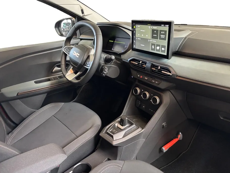 Dacia Jogger 1.8 hybrid 155 limited edition 7p. AUTOMAAT NAVI AIRCO CAMERA CRUISE CONTROLE APPLE CARPLAY ANDROID AUTO LM VELGEN 7 STOELEN !!LET OP RIJDENDE DEMO VRAAG NAAR ACTUELE KMSTAND!!!