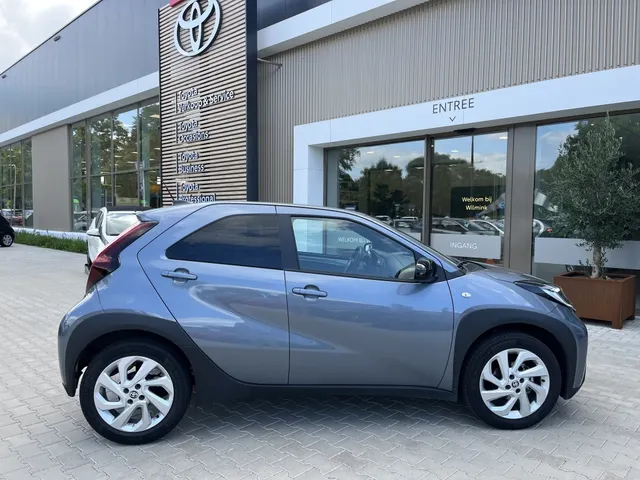 Toyota Aygo X 1.0 VVT-i Pulse | Stoelverw | Automatische Airco | Lichtmetalen