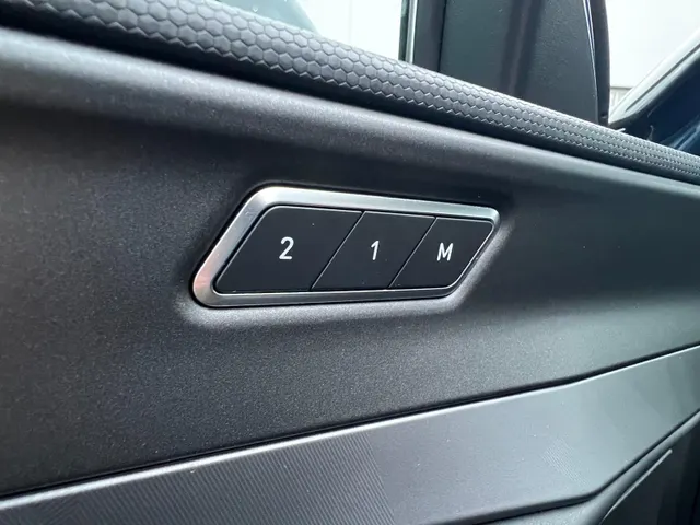 Lynk & Co 01 1.5 AUTOMAAT | 360 CAMERA | PANORAMA DAK | EL A. KLEP | ADAPTIVE CRUISE | ZWARTE HEMEL | ROLHOES |