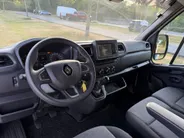 Renault Master T35 2.3 dCi 135 L3H2 Work Edition | Camper Edition | Motorsport Edition | Thule Omnistor Luifel | Airco in Leefruimte | TV | Koelkast | Magnetron | Volledig Bed | 2 Lederen Stoelen | DAB | LED Verlichting Leefruimte |