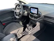 Ford Fiesta 1.0 EcoBoost Hybrid Titanium | Stoel/stuur en voorruitverwarming | Cruise control | Parkeersensoren |