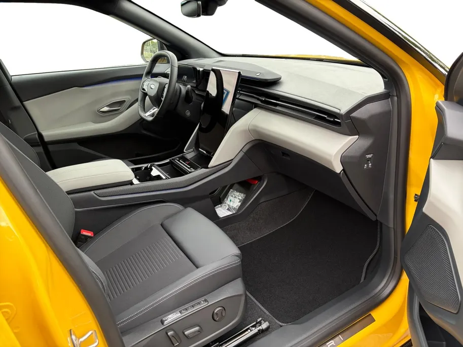 Ford Capri Premium Extended Range RWD 77 kWh | AGR Stoelen | 3500,- Ford Voordeel | 0,99% Rente icm Ford Options | B&O | Adaptieve Cruise Control