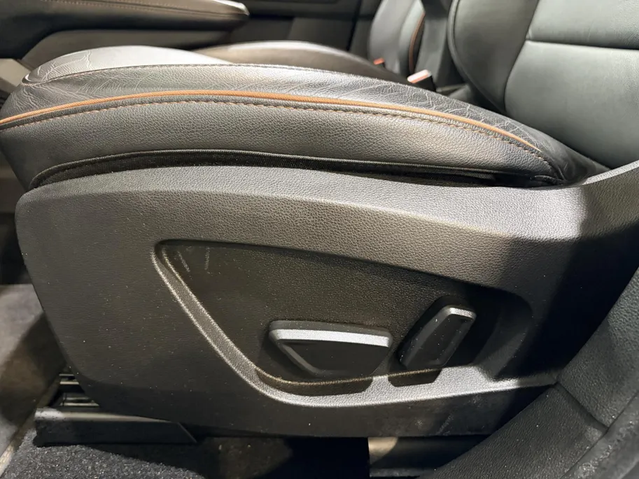 Renault Captur 130PK TCe Initiale Paris Automaat | 1e eigenaar | 360 Camera | Stoelverwarming | Navi | Apple CarPlay/Android Auto | Leder | Adaptive Cruise Control | Climate Control | Full LED | Lichtmetalen Velgen |