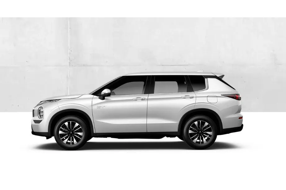 Mitsubishi Outlander 2.4 PHEV Intense € 5.000 euro korting eigen voorraad| 8 jaar garantie| Snel leverbaar | Totaalprijs op is op.