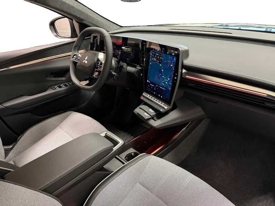 Mitsubishi Eclipse Cross INTENSE | 87 KWH | | 4000 EURO KORTING | SNEL RIJDEN | 633 WLTP | ACHTERUITRIJCAMERA |