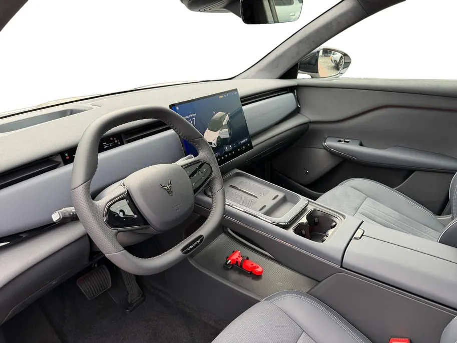 Voyah Courage Performance Edition 80 kWh Full Option | Open dak | 360* Camera | Head Up Display | Adaptief Cruise Control | Stoel koeling,-verwarming & massage| 435 PK |