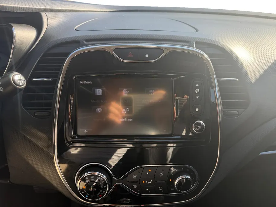 Renault Captur 1.2 TCe Dynamique | Automaat | Trekhaak | Onderhoudshistorie | Parkeersensoren | Bluetooth | Navigatie | Cruise & Climate Control | 12 Maanden BOVAG Garantie