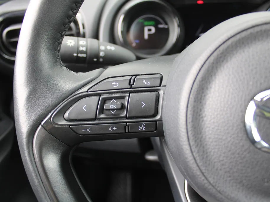Mazda 2 Hybrid 1.5 Select | 16" LM | Stoel- & stuurverwarming | HUD | Camera | Dodehoek sensor | Clima | Apple Carplay/Android Auto |