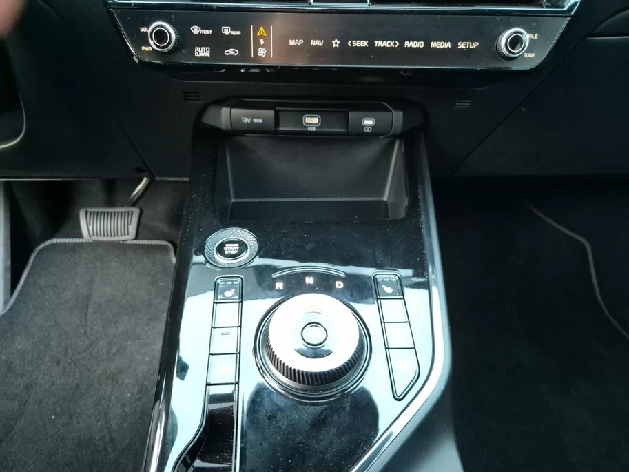 Kia Niro 1.6 GDi Hybrid DynamicPlusLine | Climate Control | Navigatie | Open Dak | Leer | Stoelverwarming | Stuurverwarming | Elektrische Kofferbak |