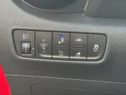 Hyundai Kona EV Fashion 64 kWh 204PK | Warmtepomp | SOH 100 % | Navigatie | Apple Carplay & Android Auto | Adaptive cruise control | Climate control | Head-up display | Parkeersensoren achter | Trekhaak |