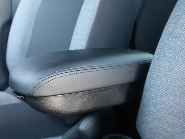 Toyota Aygo X 1.0 VVT-i MT Play Allseason banden | Armsteun