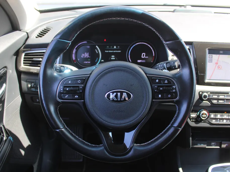Kia e-Niro ExecutiveLine 64 kWh | Trekhaak | Warmtepomp | Stuur-/stoelverwarming + ventilatie | Leer | Camera | Stoelgeheugen | Dodehoek detectie | LED | 17' LM |