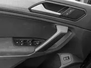 Volkswagen Tiguan 1.4 TSI eHybrid 245pk DSG Life Business · Camera · Inklap. Trekhaak · Stuur- & Stoelverwarming · Parkeerassistent · Apple/Android Car Play ·