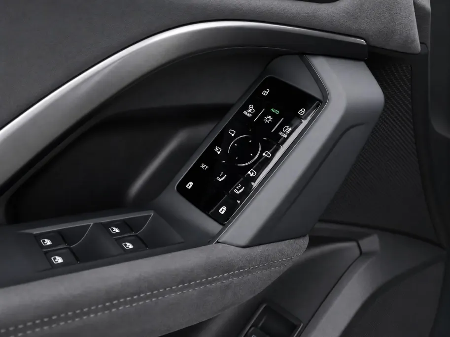 Audi Q5 e-hybrid quattro S edition Competition 367 PK · Tech pro · 20' LM Velgen · Glazen panoramadak · B&O Premium 3D