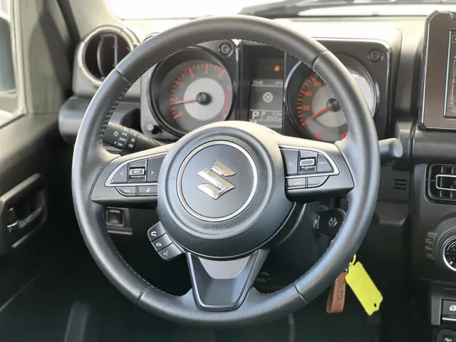 Suzuki Jimny 1.5 Stijl Automaat | Apple Carplay & Android Auto | Climate Control | Noppenbanden | 4 Zitplaatsen