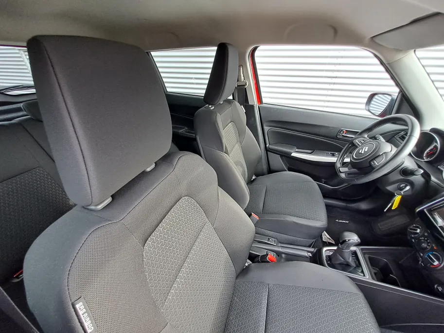 Suzuki Swift 1.2 Select AUTOMAAT | Airco | Stoelverwarming | DAB | Camera | Bluetooth | Apple Carplay / Android Auto