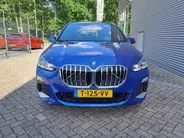 BMW 2 Serie Active Tourer 220i AUTOMAAT | Sensoren | Navigatie | Cruise | 360 Camera | Head-up display | Elektrisch verstelbare stoel | Apple Carplay/Android Auto
