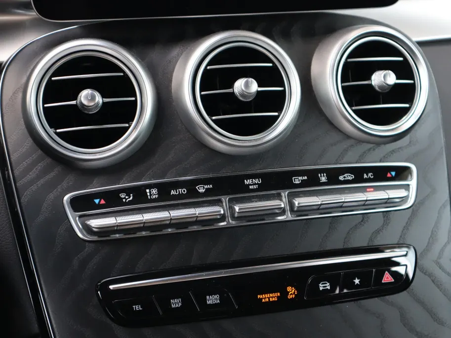 Mercedes-Benz GLC 300e 4MATIC Business Solution AMG l Trekhaak l Stoelverwarming l Achteruitrij camera
