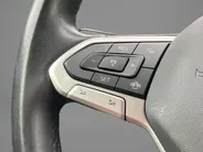 Volkswagen T-Roc 1.0 TSI 81KW/110PK Life Navigatie · Apple/Android Car Play · Camera + Parkeersensoren ·