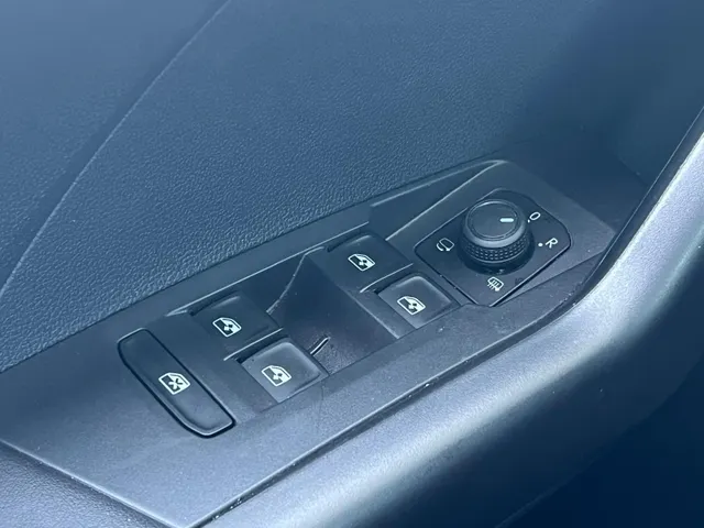 Volkswagen T-Cross 1.0 TSI Life AUTOMAAT | APPLE CARPLAY / ANDROID AUTO | 17 INCH | ADAPTIVE CRUISE CONTROL | ALL SEASON BANDEN | 7 DSG | NED. AUTO |