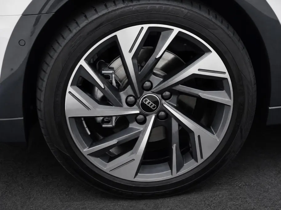 Audi A3 Allstreet Advanced edition 40 TFSI e 204 PK · Lederen bekleding · Comfortsleutel · 18' LM Velgen · Assist. Driving + Parking plus