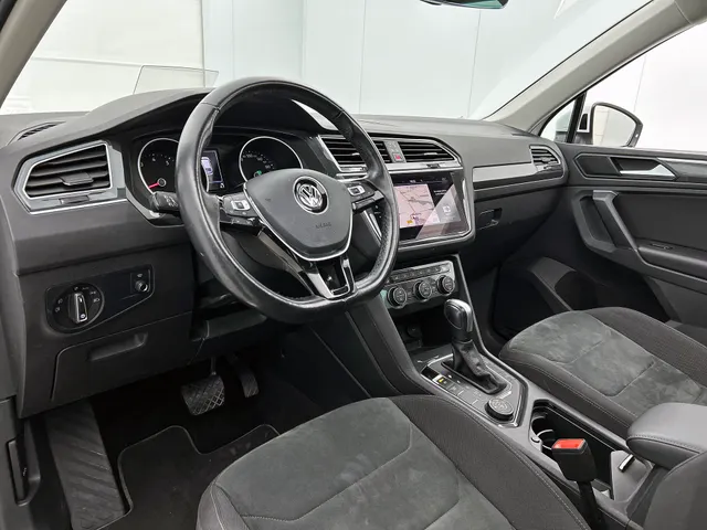 Volkswagen Tiguan 2.0 TSI 4Motion Highline Business R | PANORAMA | HEAD UP | ADAPTIVE | ELEKTR. A-KLEP | STOELVERW. | NAVI |