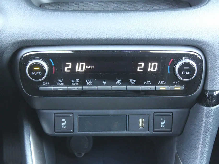 Mazda 2 Hybrid 1.5 Select | Trekhaak | Stuur-/stoelverwarming | Camera | HUD | Telefoonlader | Dodehoek detectie | Cruise adapt. | Clima | 16' LM |