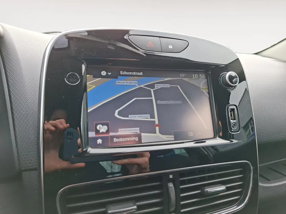 Renault Clio 0.9 TCe Intens | Navigatie | Lichtmetalen velgen | Parkeer sensoren | Climate control
