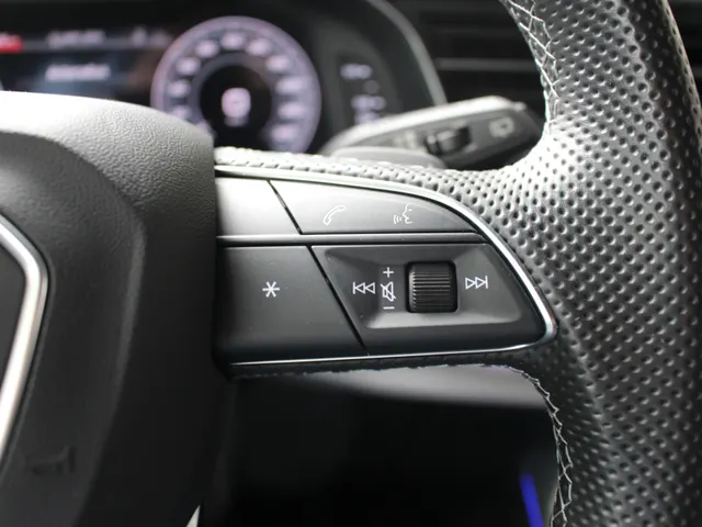 Audi Q7 55 TFSI e Quattro S-Line Panoramadak | El. Stoelverstelling | PDC+Camera | 20' Velgen