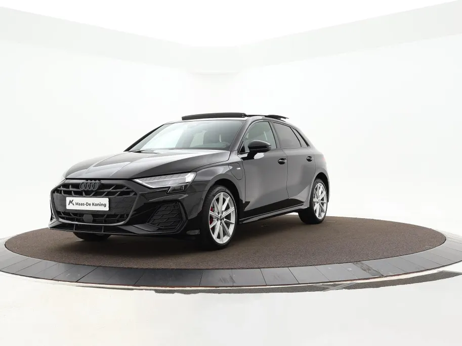 Audi A3 Sportback 45 TFSIe 272pk S-tronic S edition Competition · Panoramadak · Sonos Audio · Camera · Head-Up · Apple/Android Car Play · 18'' Inch · Garantie t/m 28-09-2030 of 100.000km