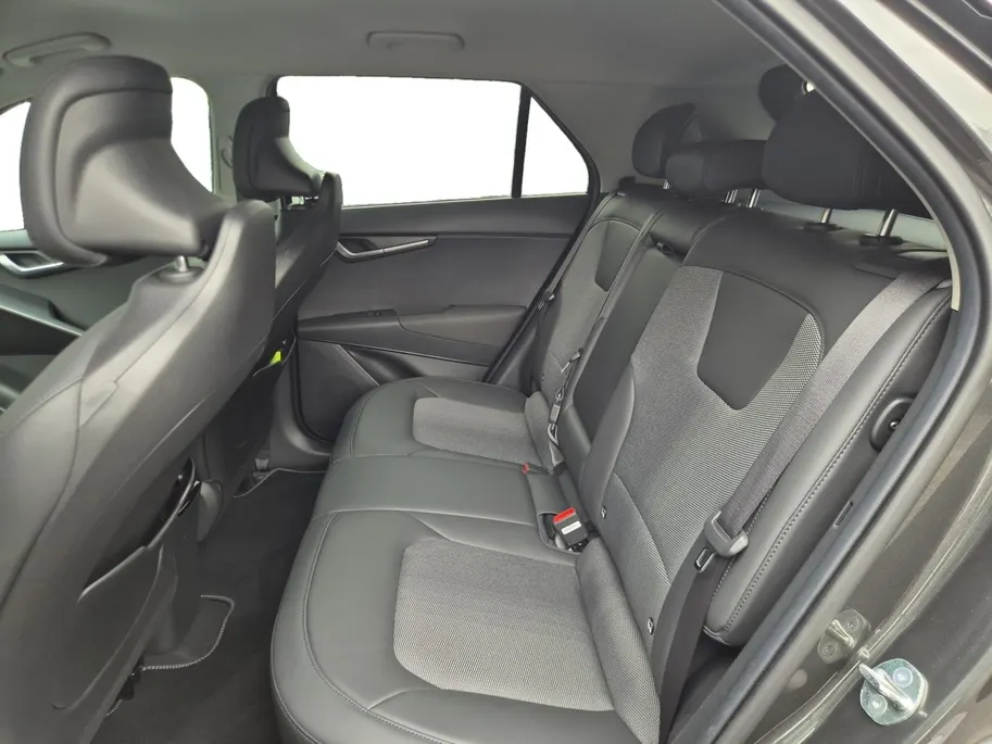 Kia Niro EV Edition 64.8 kWh | Afneembare Trekhaak | Climate Control | Cruise Control | Camera | Navigatie | Stoelverwarming | Stuurverwarming |