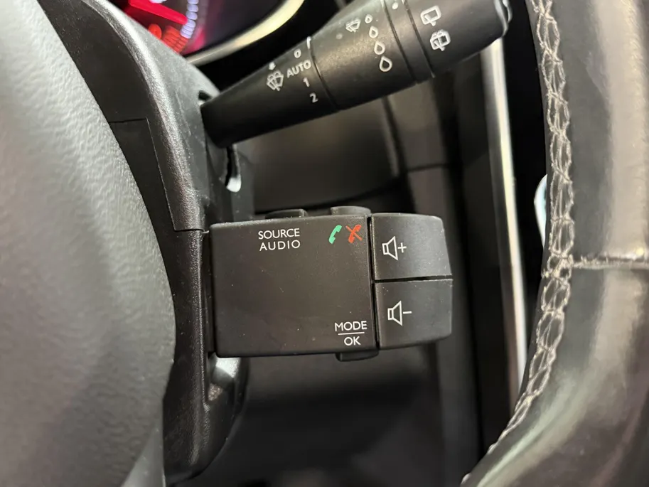 Renault Clio 90PK TCe Intens | 1e eigenaar | Camera | Parkeersensoren | Climate Control | Lichtmetalen Velgen | Full LED | Half Leder | Bluetooth |
