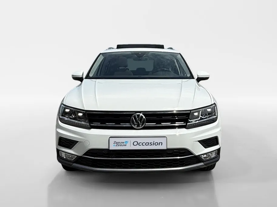 Volkswagen Tiguan 2.0 TSI 4Motion Highline | PAN. DAK | ELEKTR. TREKHAAK | STOELVERWARMING | NL-AUTO | DEALERONDERHOUDEN | ETC..