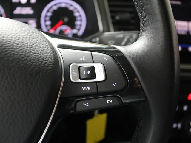 Volkswagen T-Roc 1.5 TSI Style Navigatie | Inklapbare spiegels | Climate Control | Privacy Glass