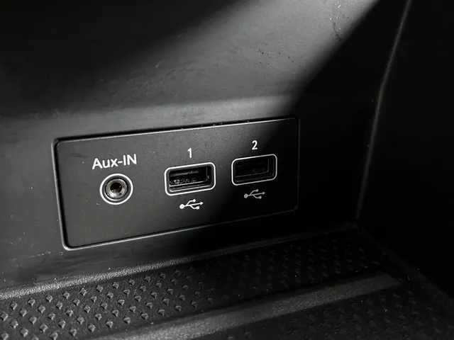 Renault Captur E-Tech plug-in hybrid 160PK SL Rive Gauche | 360 CAMERA | WINTER PACK | NAVI GROOT | BLACK EDITION