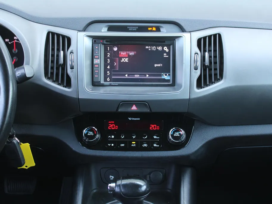Kia Sportage 2.0 X-ecutive Plus Pack | Trekhaak | 17' LM | Parkeersensor achter | Half leer/stof | Navi Pioneer incl. Apple CarPlay/Android Auto | Cruise | Clima | Automaat |