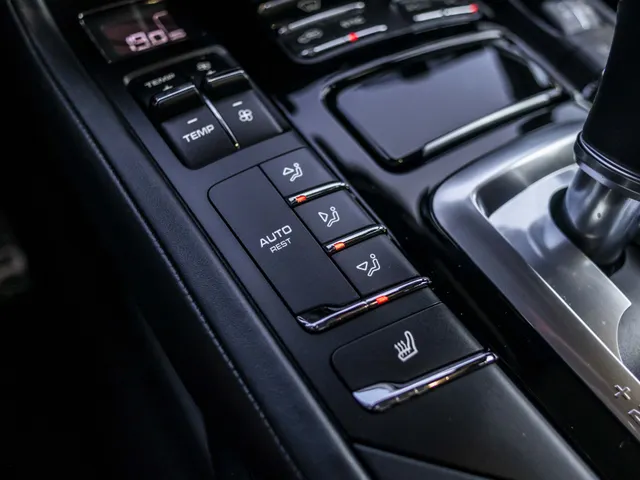 Porsche Cayenne 3.0 S E-Hybrid Platinum Edition NL Auto!