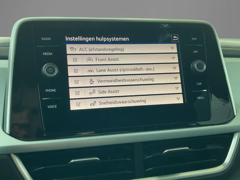 Volkswagen T-Roc 1.0TSI/116PK · Navigatie · Apple/Android Car Play · Stoelverwarming · Garantie t/m 24-06-2027