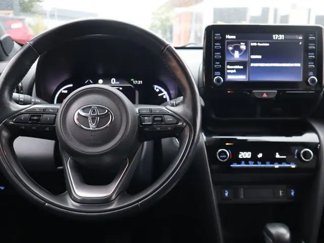 Toyota Yaris Cross 1.5 Hybrid Dynamic Trekhaak | Stoel en stuurverwarming | Parkeersensoren