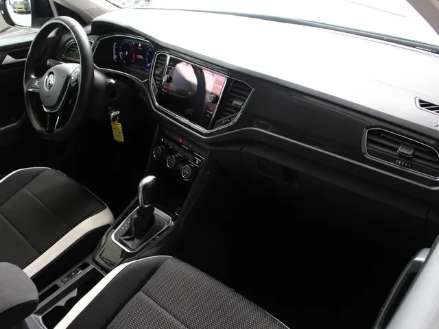 Volkswagen T-Roc 1.5 TSI Sport Navigatie | parkeercamera | Cruise Control | Climate Control |  Eerste Eigenaar