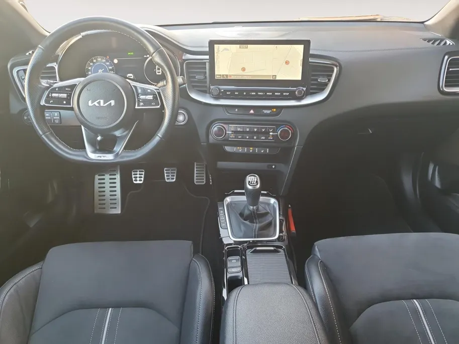 Kia ProCeed 1.5 T-GDi GT-Line | Stoel en stuurverwarming | Navigatie | Elektrische achterklep | Camera | Climate control | Apple Carplay / Android Auto |
