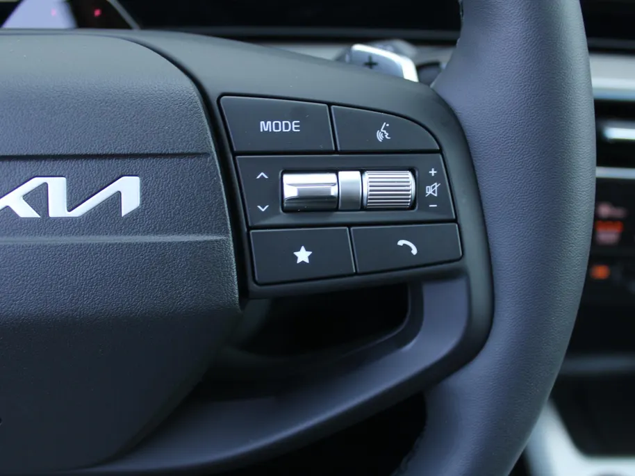 Kia Niro 1.6 GDi Hybrid DynamicPlusLine | Stuur-/stoelverwarming | Schuifdak | Elek. stoelverstelling + achterklep | Dodehoekdetectie | Camera | Telefoonlader | HK audio | LED |