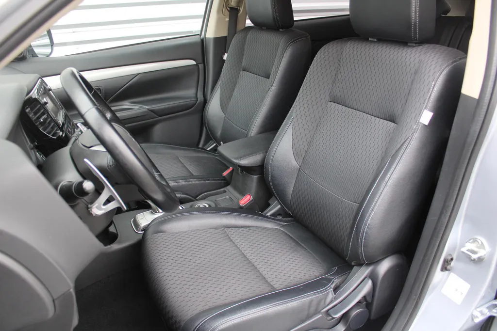Mitsubishi Outlander 2.0 PHEV Business Edition X-Line | Navi | Clima | Camera | Trekhaak | Keyless | 18' LM |