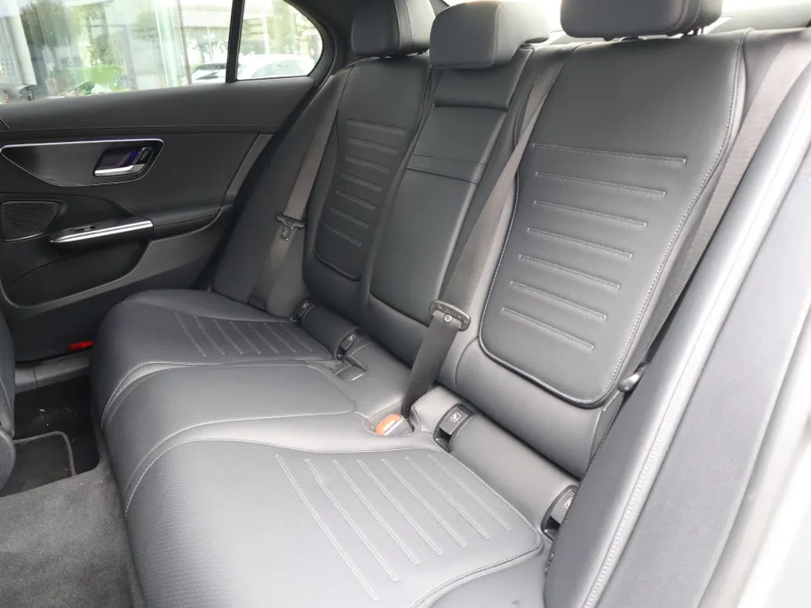 Mercedes-Benz C-Klasse 300 e AMG Line